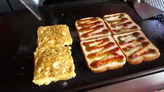 pizza kết hợp bánh mì nướng siêu ngon.món ngon đường phố Hàn Quốc