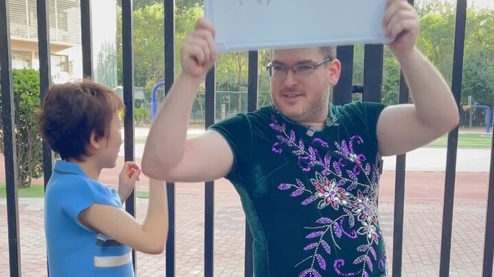 ลูกสะใภ้ตัวอ้วนถูกเชิญให้ให้กำลังใจผู้สอบที่เถี่ยหลิง แถมยังได้ค่าจ้างด้วย!