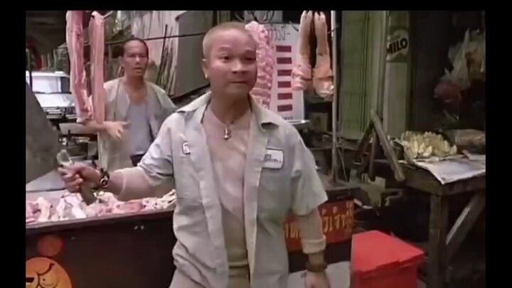 Tôi đang bán một con dao. Ai muốn mua không? Dì: Tôi là người tốt!