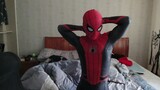 Proses pemakaian bodysuit Spiderman dan produk jadi menampilkan baju perang ekspedisi pahlawan
