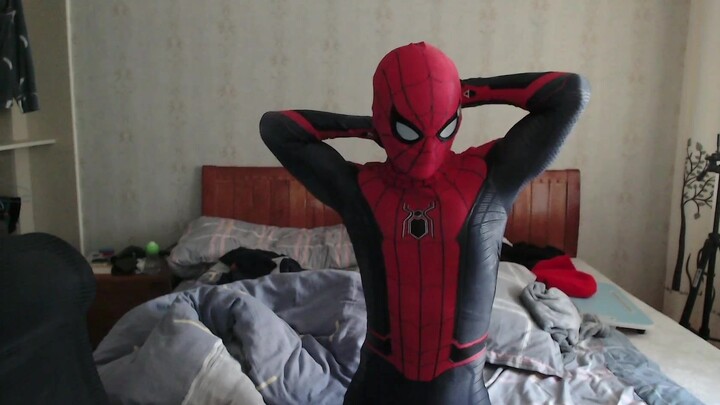 Spiderman's bodysuit wearing process and finished product display hero expedition battle suit