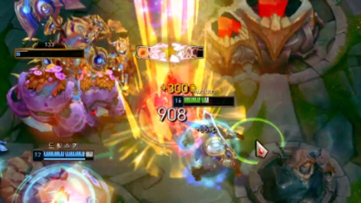 The new Infinity Edge Garen is T0! One E kills instantly with full HP! It's amazing!