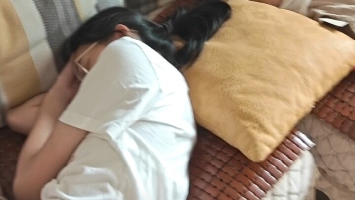 Kou Xinran, who goes to bed as soon as she wakes up