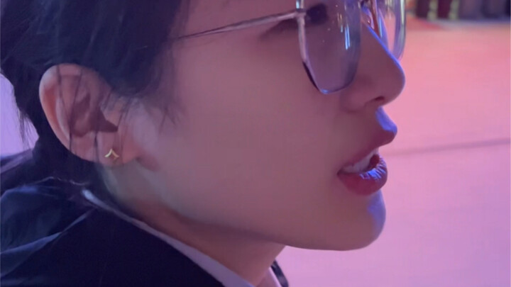 Does frequent chatting really create the illusion of romance?