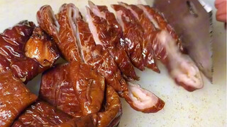 夏天没胃口甜品当饭吃，买点梆梆肉和凉拌菜当下酒菜，回家路上1.5元烤筋来一把解解馋，再给孩子打包点烤串