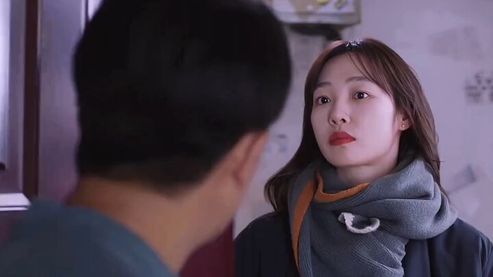 Tiga bersaudara sengaja merenovasi rumah kontrakan untuk menyambut kedatangan sang dewi—tapi malah k