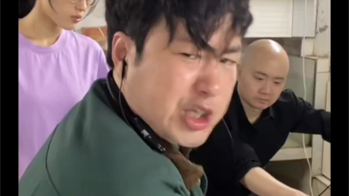 Chàng trai livestream mổ cá, 100 nghìn người trực tuyến xem