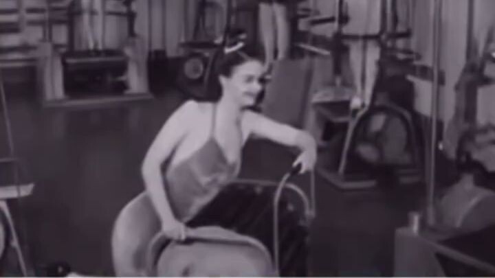Women's GYM in 1941 || Bilibili Short
