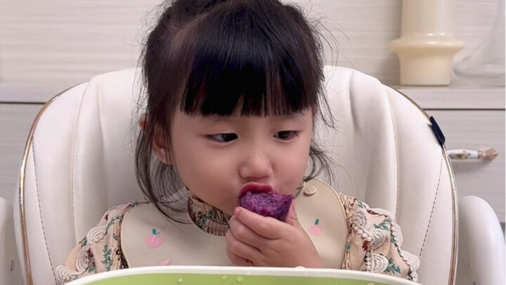 Anak yang sakit ingin makan tetapi tidak bisa makan