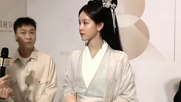 That year’s interview in Hengdian truly showed me what “inherent ancient charm” really means.