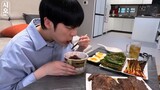 Mukbang Mie Kacang Hitam, Telur Goreng, Steak, dan Kimchi... Yummy 😋 Yt Sio Asmr