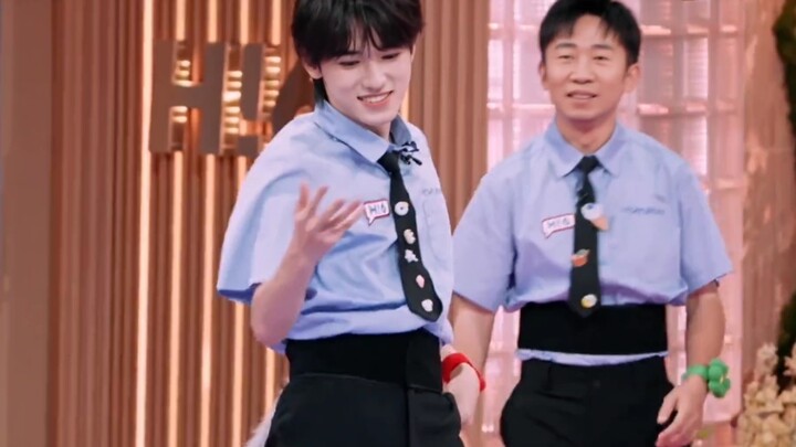 Teacher, my child is very good at shaking the dance. Please teach him more in the future.