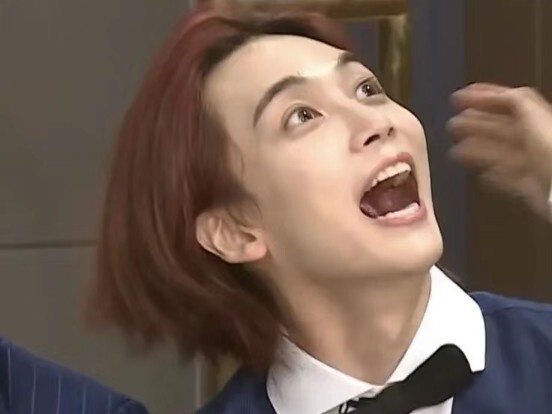 Giọng tôi nghe như bạn chơi game của Yoon Jeonghan đột nhiên hát một bài vậy!