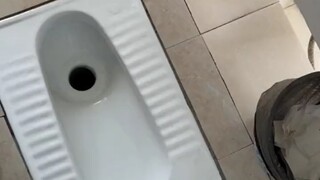 Apakah Anda akan bersikap keterlaluan terhadap toilet sekolah?