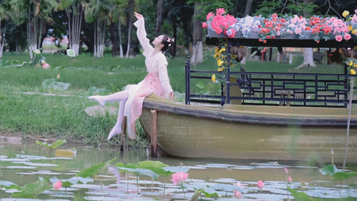 Tựa như soi bóng dáng năm xưa, nhẹ nhàng thanh thoát như chim hồng lướt bay~