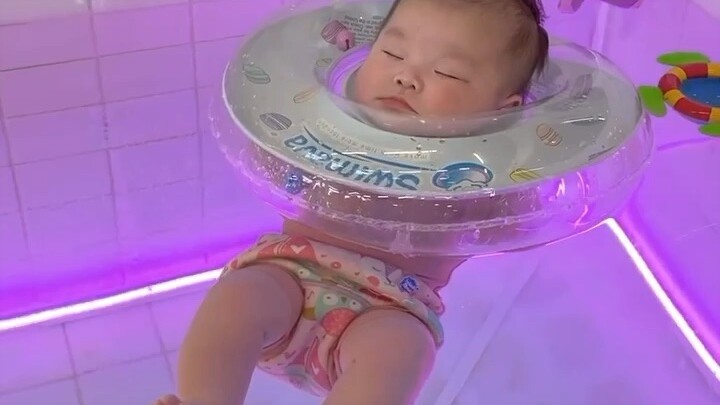 So cute 🥰🥰 Inflatable Floater ✨✨ Perfect for this summer ☀️Buy Here: https://shope.ee/fuJaUu8AY