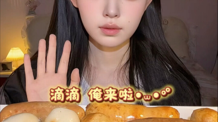 /•᷅•᷄\୭Xúc xích nướng xúc xích nướng xúc xích nướng!!!