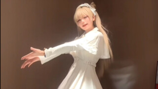 Thấy ánh sáng lấp lánh, chim non phương Nam đang nhảy Dreaming ChuChu♡♡♡