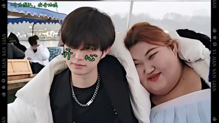 ถงจิ้นเฉิง: (ฉันเคยดูดวงมาแล้ว ตัวฉันกับธาตุน้ำขัดแย้งกัน นั่งเรือไม่ได้)