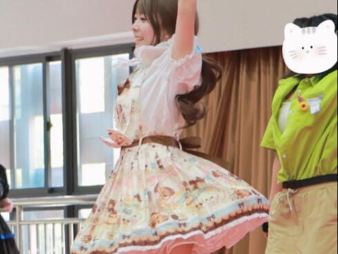 The last otaku dance of my high school career! This time I finally put on a little skirt and danced 