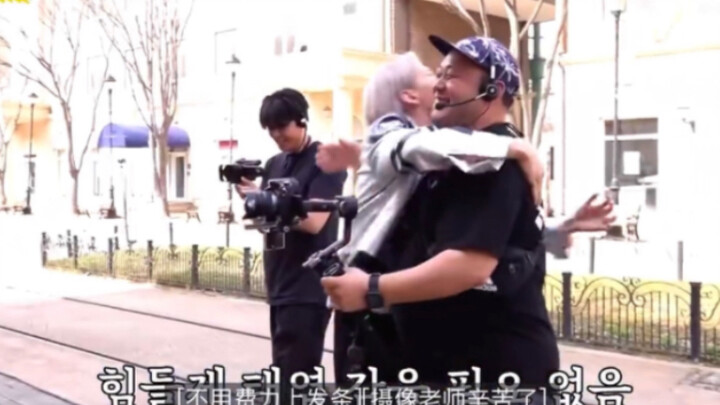 พนักงานของซีเหรินก็คงต้องขึ้นเงินเดือนกันแล้ว ทุ่มเทช่วยเด็กๆ เล่นกันแบบนี้ ลำบากจริงๆ! /seventeen
