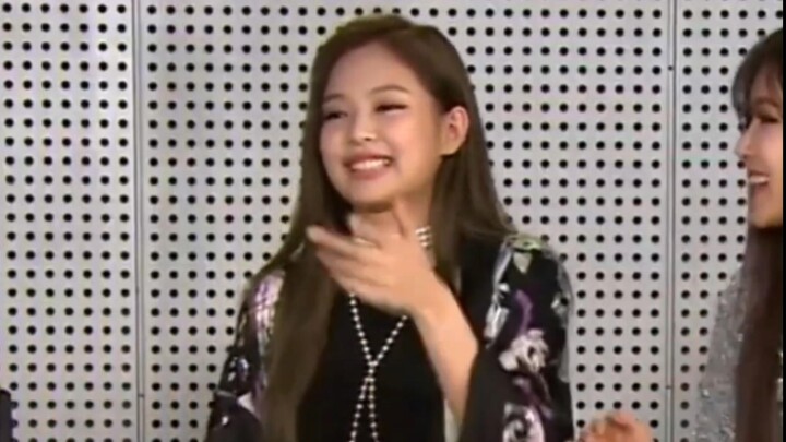 JENNIE's early acapella rap