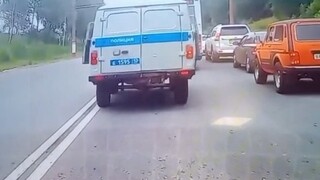 想走的人 关门都很轻  真是要笑死