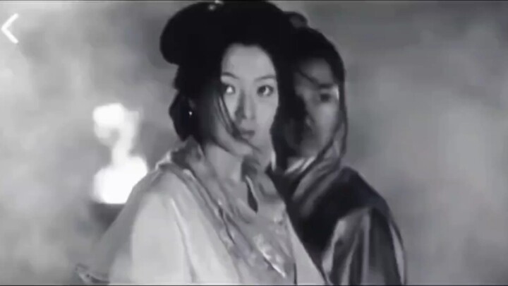 "A hall full of flowers intoxicates three thousand guests, a sword freezes fourteen states!"