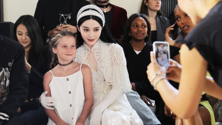 إطلالة العرض الثانية اليوم جميلة مثل تمثال إلهة!