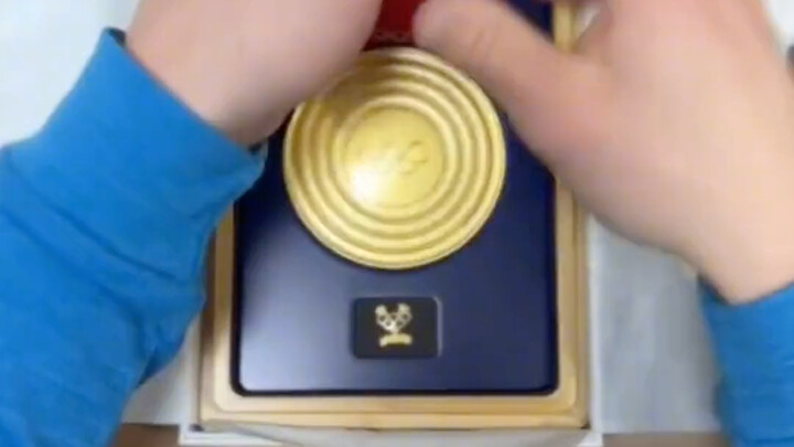 Anh chàng người Thụy Điển uống thỏa thích nước ngọt "Happy Water" của Fizz trong làng Olympic đã già