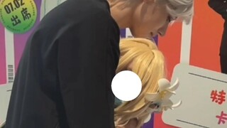 这次漫展真的好开心！！！抱到卡琳娜了哈哈哈哈哈哈哈