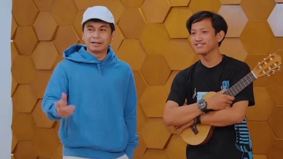 versi sumbing dan normal nyanyi si Davi