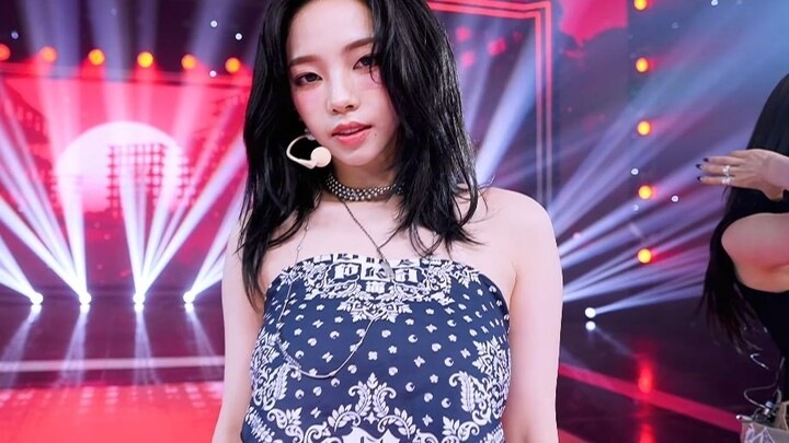 aespa's latest comeback song Dirty Work one-shot stage