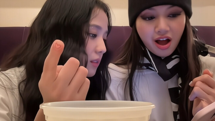 【JISOO&LISA】iPhone của tôi đâu?
