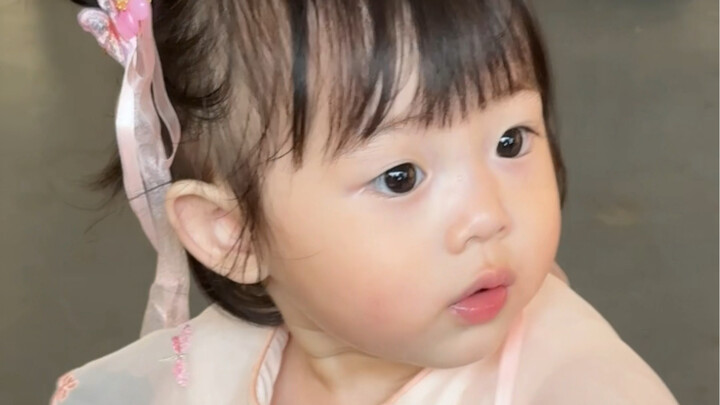 Even my daughter can join me in listening to the rain and brewing tea.