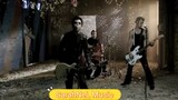 Green Day - Boulevard Of Broken Dreams [Official Music Video]