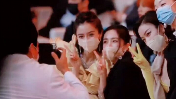 【Yang Mi ✘ Angelababy】“Which do you think is more beautiful, Yang Mi or Angelababy?” She even calls 