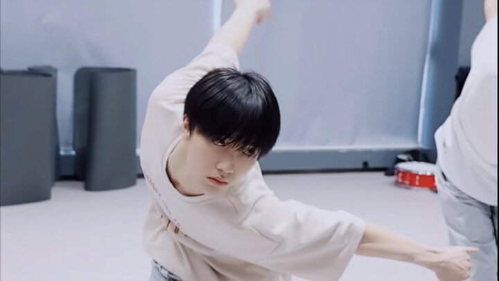 懂什么是主舞大人的血脉压制