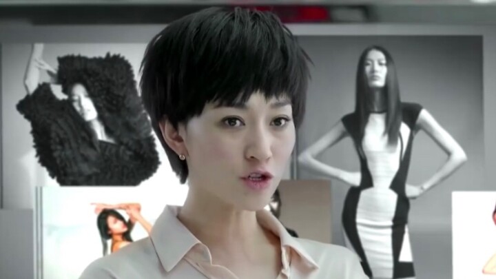 Oh my god, this is so high... I wonder if this floor is made of glass, will I be exposed if I look u