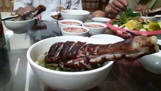 Thịt chó tiết canh cầy.và món tỏi chó ngon nổi tiếng