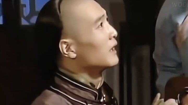 Cho dù Tiểu Bách Tài có mặc quần áo vải thô thì cũng không thể che giấu được khuôn mặt xinh đẹp của 