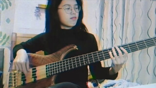 Cô gái đáng yêu chơi bản"Disco Yes" bằng ghi-ta Bass