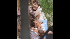Zhou Shen, Bai Lu and baby fight in the mud