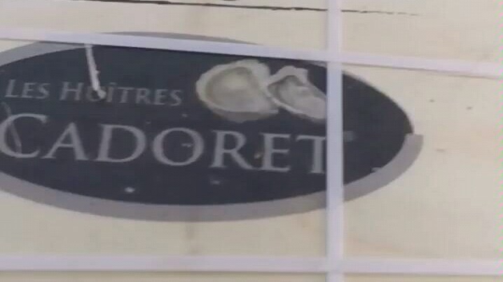 Bữa tiệc hàu mộc mạc, giản dị