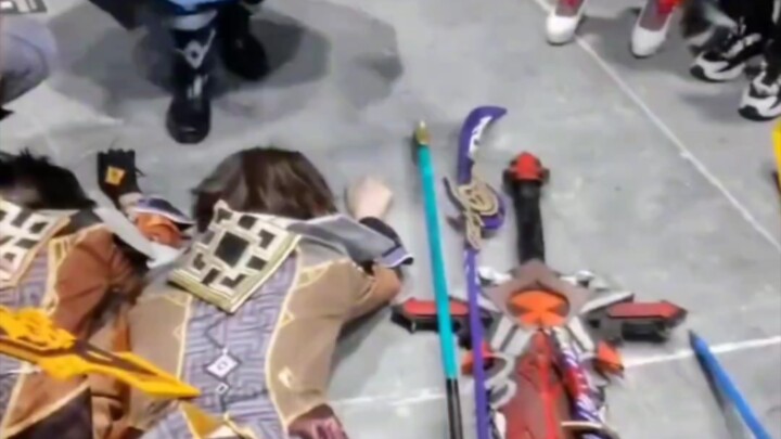 Mengejutkan! Seorang penyihir jurang nakal sedang mengganggu nenek berusia seribu tahun! Cepat! Blok