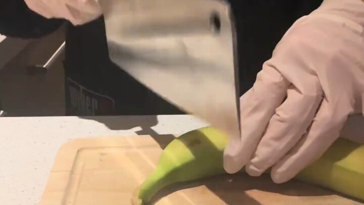 When I Get Hungry in the Middle of the Night in Europe, I Eat a Banana