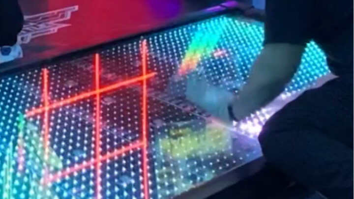 سجل معركة الرقص؟ لا، إنه مكعب الرقص