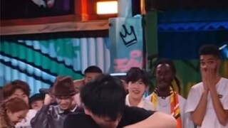 งานเลี้ยงภาพของครัมพ์ทำเอาผู้ชมทั้งโรงตะลึง