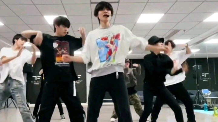 【سونغ يا شوان】 طويل اليدين والساقين، رقصه ببساطة جميل!