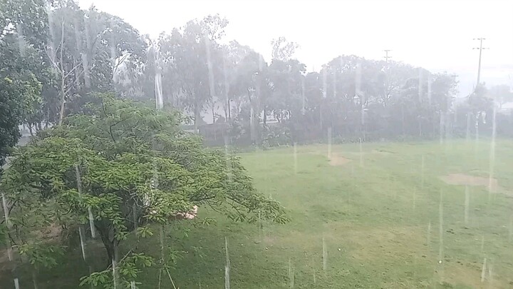তুমি না বলেছিলে,আমরা দুজন একসাথে বৃষ্টিতে ভিজব।।বৃষ্টি তো নামলো তুমি কই?
